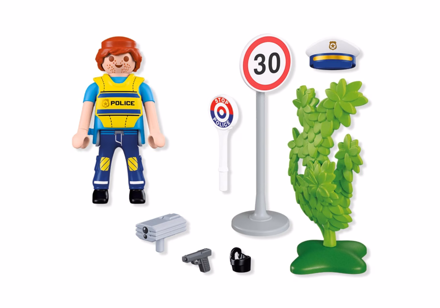 Policial com detector de velocidade